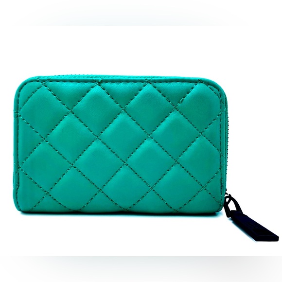 Badgley Mischka Gorgeous Green Quilted Coin Wallet with Black Hardware - Picture 4 of 4